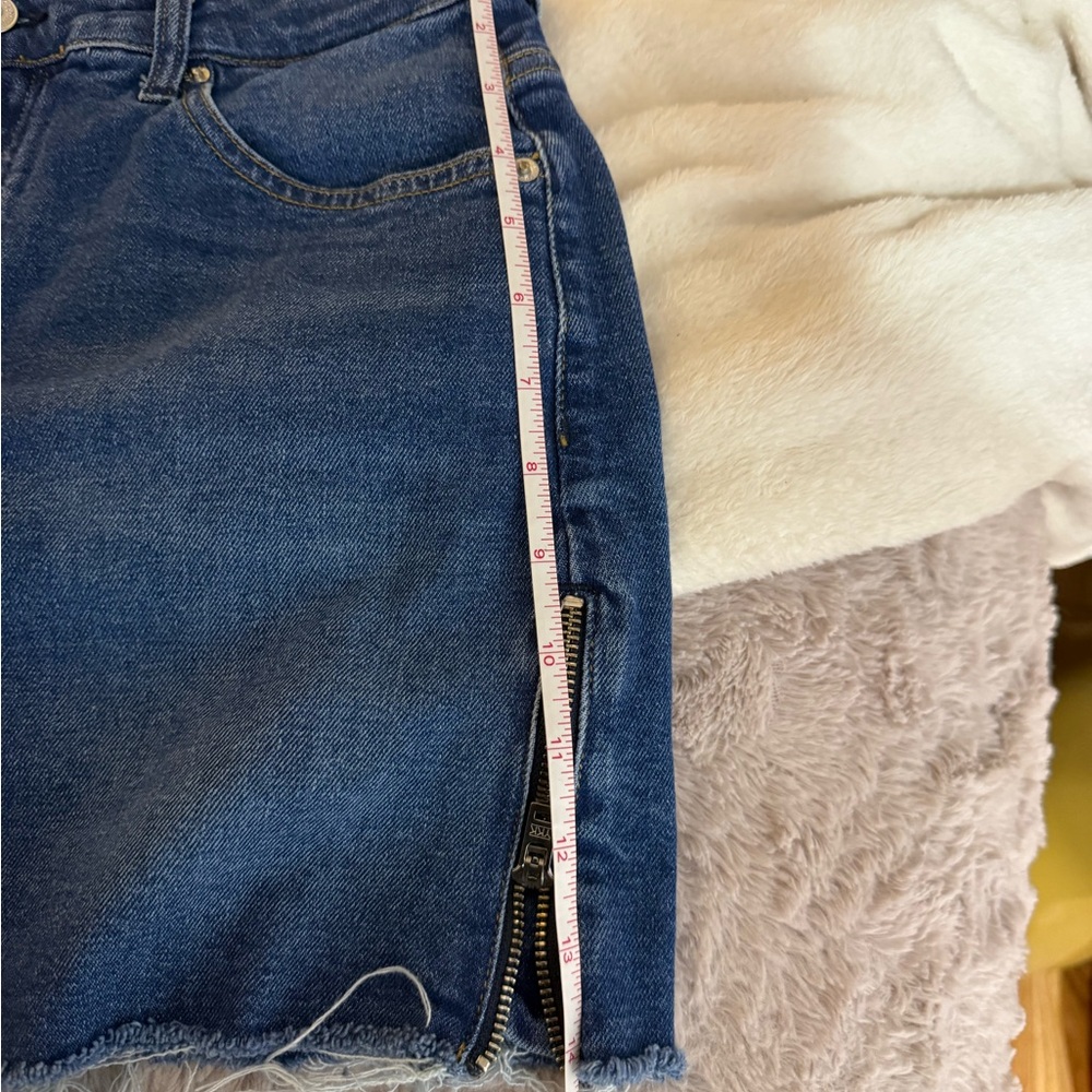 Tommy Jeans Denim Mini Skirt Med Wash Raw Hem Side Zips Blue Sz 32 Biker Plus Sz - Picture 3 of 9